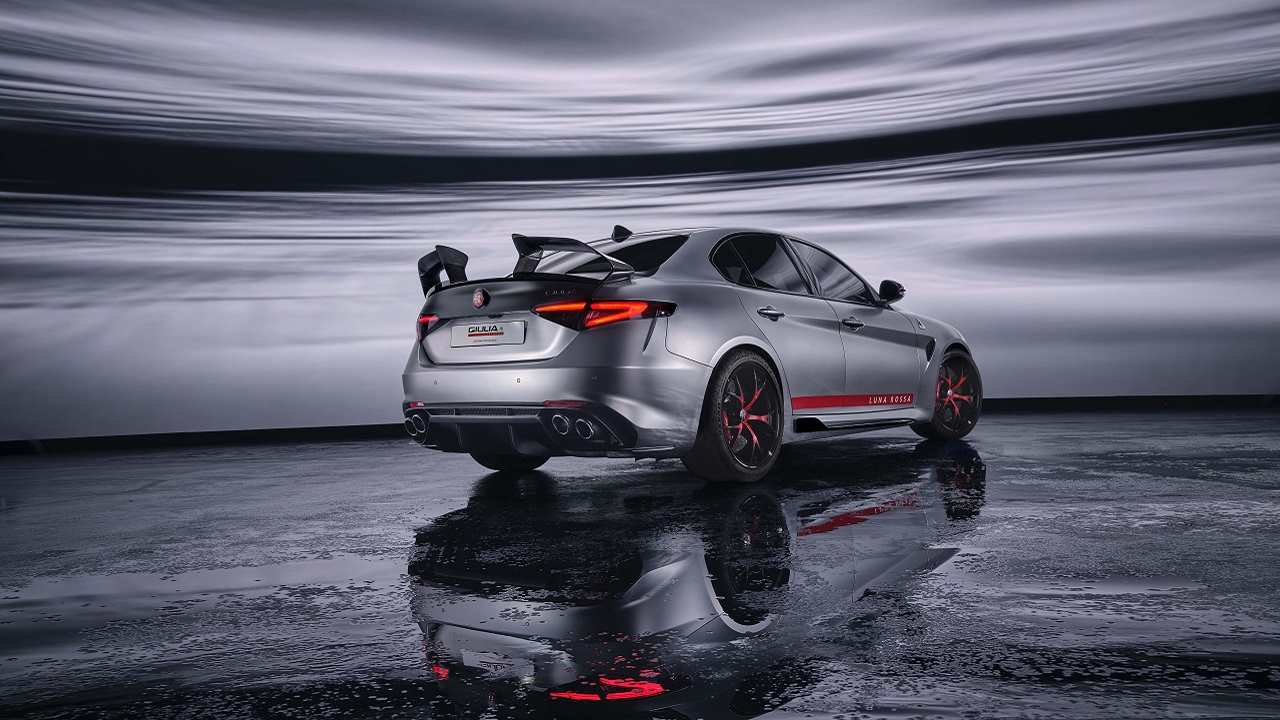 Alfa Romeo YENİ Giulia Quadrifoglio Luna Rossa vitrinde!