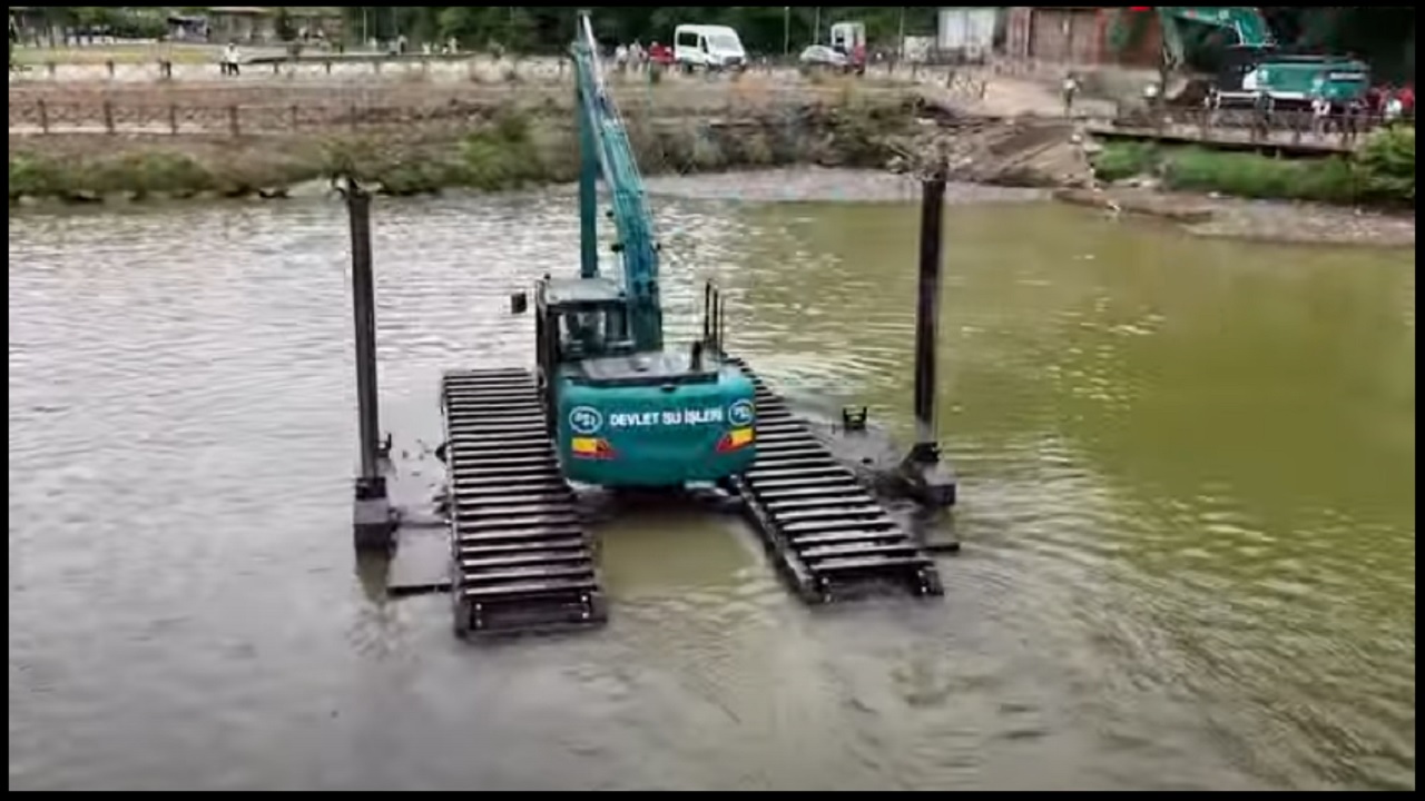 Yüzer Paletli Ekskavatör ''DSİ ...''